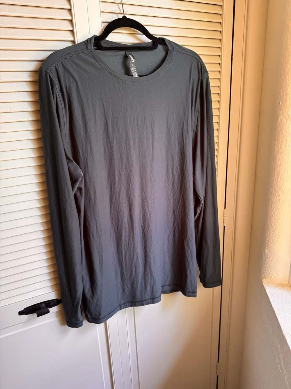 Vuori Men's Long Sleeve Performance Tech Tee Shirt Grey Size XL